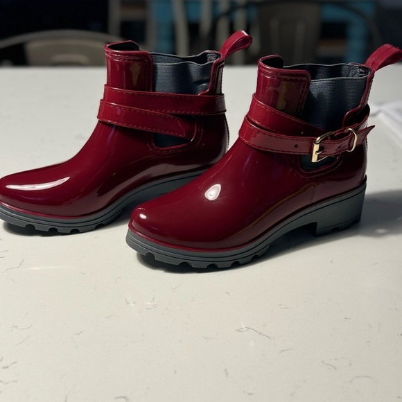 Chic Red Waterproof Rain Boots – Size 4-4.5 (EU 35) Stylish & Functional - Picture 2 of 11